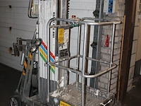 Personenlift alplift type phci940. bouwjaar 1998. vermoedelijke max hoogte 9m40, max belasting 135kg. - afbeelding 2 van  3