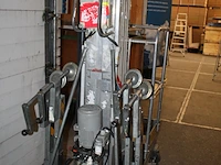 Personenlift alplift type phci940. bouwjaar 1998. vermoedelijke max hoogte 9m40, max belasting 135kg. - afbeelding 3 van  3