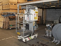 Personenlift grove type pm31dc. bouwjaar 1998. max vloerhoogte 7m70, max platformbelasting 160kg. - afbeelding 1 van  3