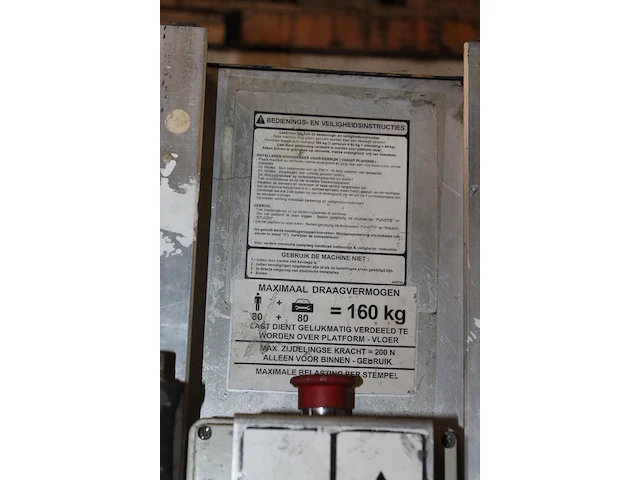 Personenlift grove type pm31dc. bouwjaar 1998. max vloerhoogte 7m70, max platformbelasting 160kg. - afbeelding 3 van  3