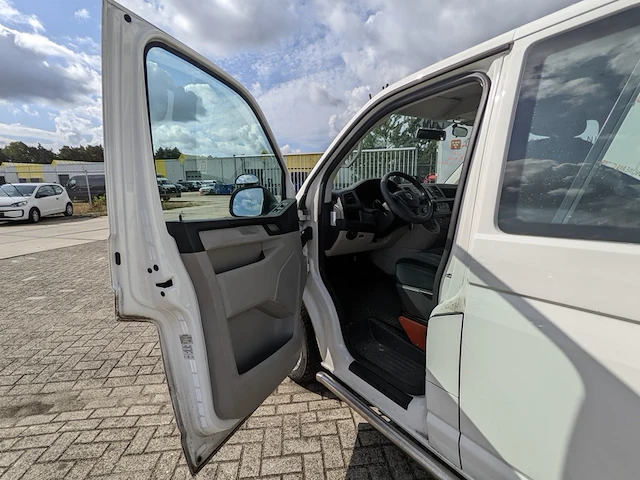 Personenwagen, volkswagen, transporter - afbeelding 2 van  53