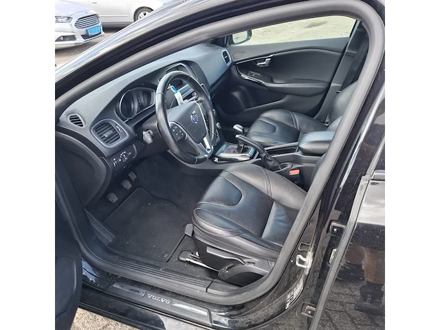 Personenwagen volvo, v40 2.0 d3, zwart, bouwjaar 2019 - afbeelding 8 van  48