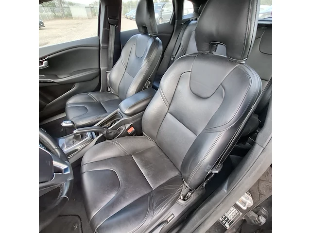 Personenwagen volvo, v40 2.0 d3, zwart, bouwjaar 2019 - afbeelding 10 van  48
