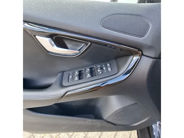 Personenwagen volvo, v40 2.0 d3, zwart, bouwjaar 2019 - afbeelding 11 van  48