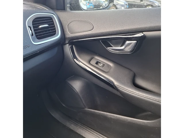 Personenwagen volvo, v40 2.0 d3, zwart, bouwjaar 2019 - afbeelding 19 van  48