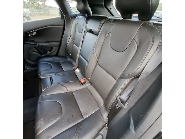Personenwagen volvo, v40 2.0 d3, zwart, bouwjaar 2019 - afbeelding 24 van  48