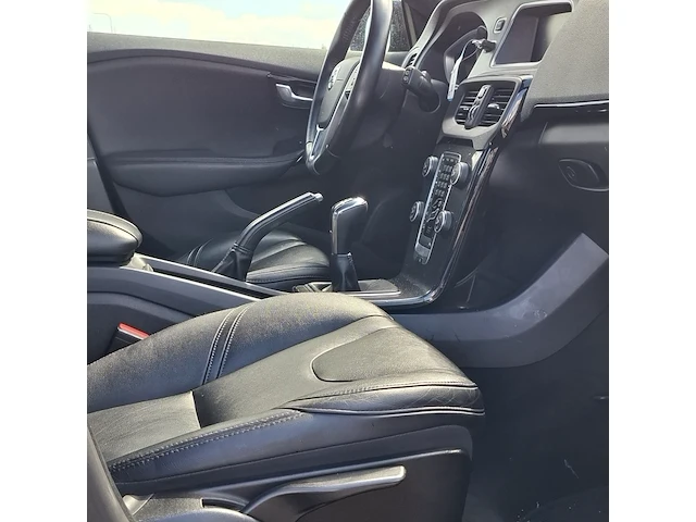 Personenwagen volvo, v40 2.0 d3, zwart, bouwjaar 2019 - afbeelding 31 van  48