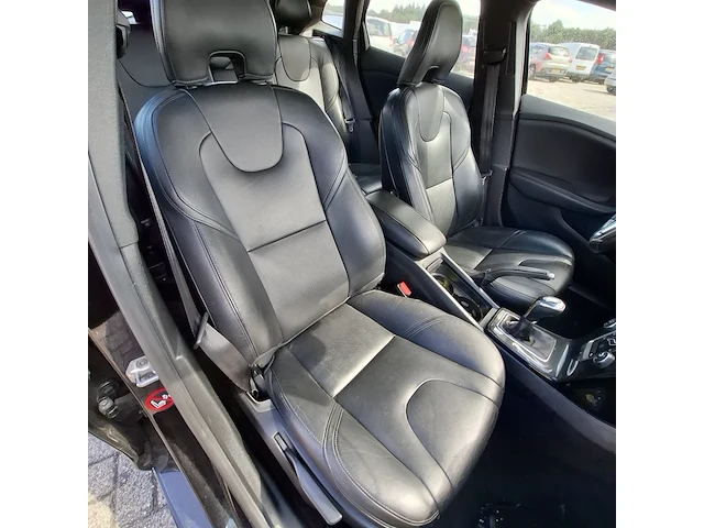 Personenwagen volvo, v40 2.0 d3, zwart, bouwjaar 2019 - afbeelding 32 van  48