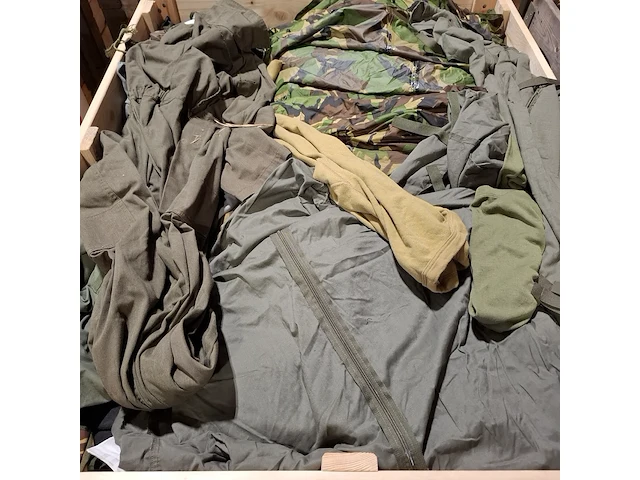 Persoonlijke uitrusting en kleding defensie - afbeelding 31 van  31