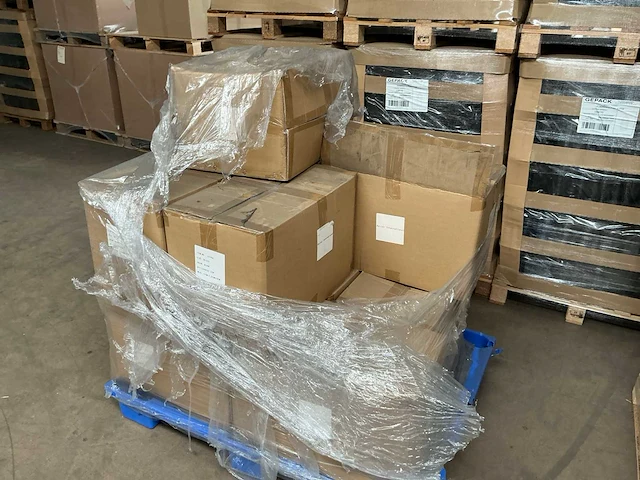 Pet flessen combinatie kavel 500 t/m 503 - afbeelding 17 van  18