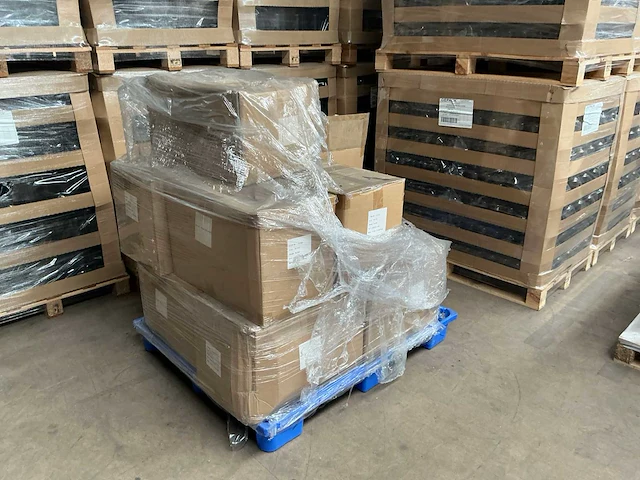 Pet flessen combinatie kavel 500 t/m 503 - afbeelding 18 van  18