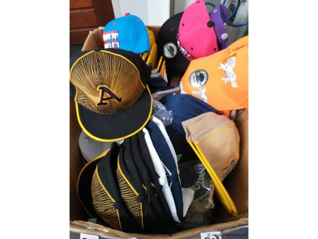 Petten / snapback petten - circa 30 stuks - afbeelding 1 van  3