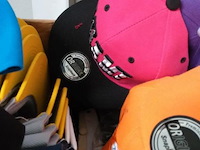 Petten / snapback petten - circa 30 stuks - afbeelding 2 van  3