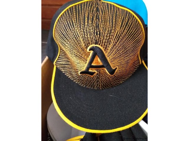 Petten / snapback petten - circa 30 stuks - afbeelding 3 van  3