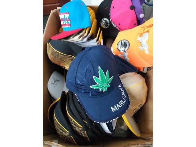 Petten / snapback petten - circa 30 stuks - afbeelding 1 van  3
