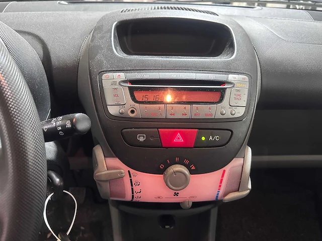 Peugeot - 107 - 1.0-12v xr - pv-583-v - afbeelding 6 van  18