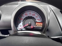 Peugeot - 107 - 1.0-12v xs - 11-xv-zt - afbeelding 2 van  16
