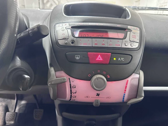Peugeot - 107 - 1.0-12v xs - 11-xv-zt - afbeelding 4 van  16