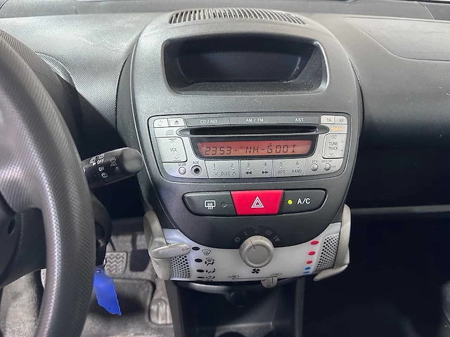 Peugeot - 107 - 1.0 access accent - 5-krj-02 - afbeelding 4 van  16
