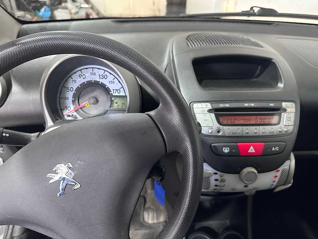Peugeot - 107 - 1.0 access accent - 5-krj-02 - afbeelding 16 van  16
