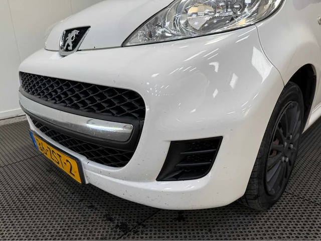 Peugeot - 107 - personenauto - 2010 - afbeelding 2 van  26