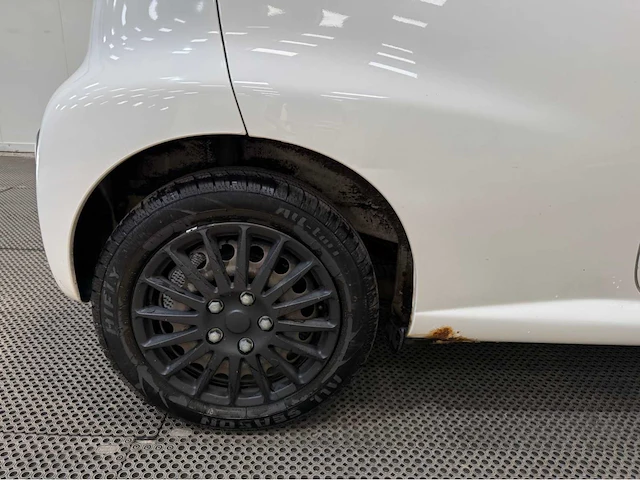 Peugeot - 107 - personenauto - 2010 - afbeelding 10 van  26
