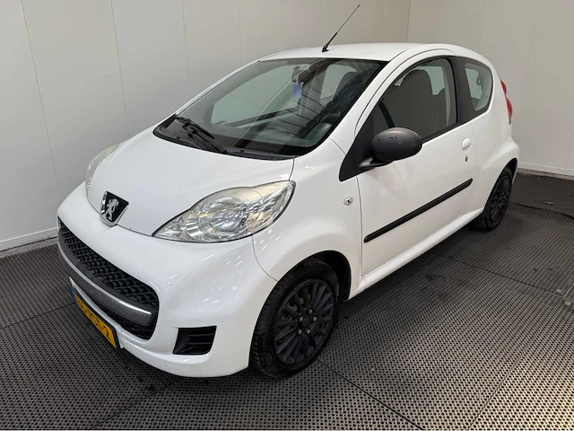Peugeot - 107 - personenauto - 2010 - afbeelding 1 van  26