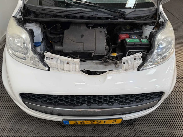 Peugeot - 107 - personenauto - 2010 - afbeelding 14 van  26