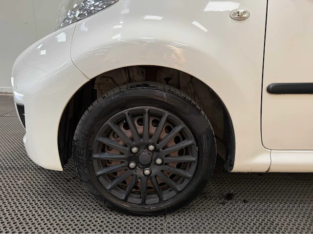 Peugeot - 107 - personenauto - 2010 - afbeelding 18 van  26