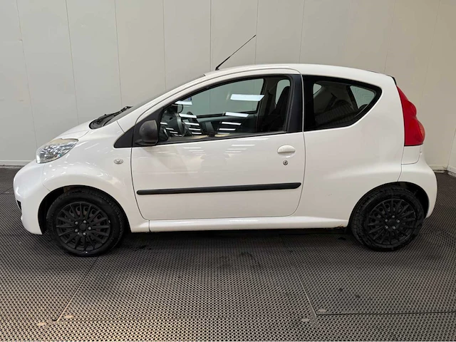 Peugeot - 107 - personenauto - 2010 - afbeelding 20 van  26