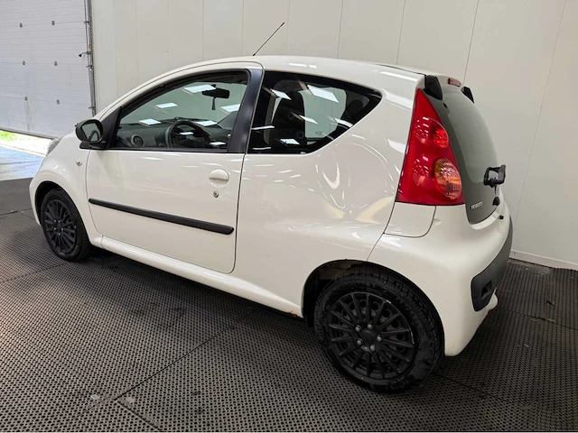 Peugeot - 107 - personenauto - 2010 - afbeelding 21 van  26