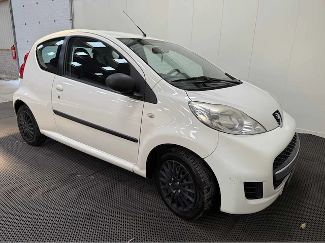 Peugeot - 107 - personenauto - 2010 - afbeelding 23 van  26