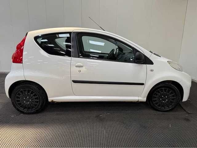 Peugeot - 107 - personenauto - 2010 - afbeelding 24 van  26