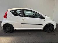 Peugeot - 107 - personenauto - 2010 - afbeelding 24 van  26