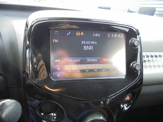 Peugeot - 108 cabrio - 1.2 puretech allure -z-777-kx - 2015 - afbeelding 2 van  17