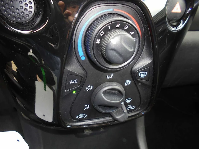 Peugeot - 108 cabrio - 1.2 puretech allure -z-777-kx - 2015 - afbeelding 17 van  17