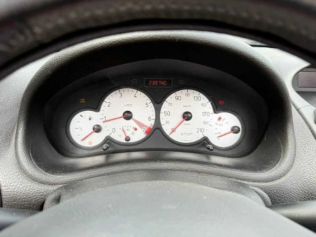 Peugeot - 2003 - 206 cc - 1.6-16v roland g. - 23-lh-jd - afbeelding 2 van  13
