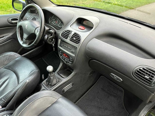Peugeot - 2005 - 206 cc - 2.0-16v griffe - 19-rr-gk - afbeelding 8 van  10