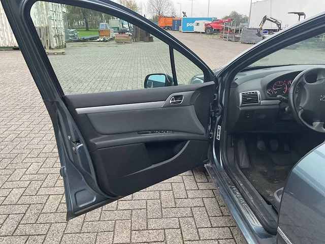 Peugeot - 2005 - 407 - 2.0 hdif xr pack - personenauto - afbeelding 13 van  31