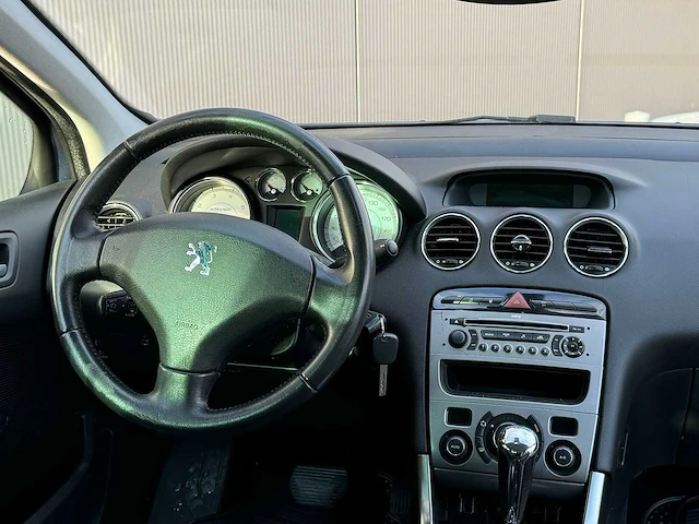 Peugeot - 2008 - 308 sw - 1.6 xt - automaat - leder - nap - afbeelding 9 van  14