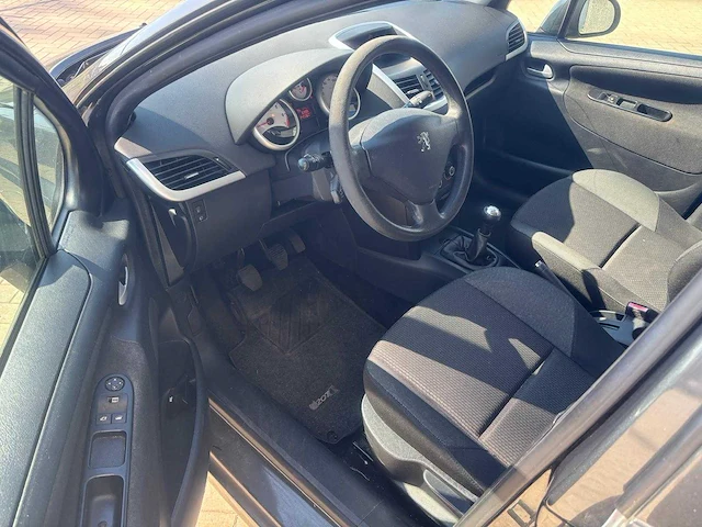 Peugeot - 2009 - 207 - 1.4 vti x-line - personenauto - afbeelding 2 van  14