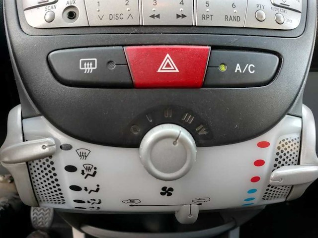 Peugeot - 2011 - 107 - 1.0-12v xs - 53-skh-4 - afbeelding 6 van  16