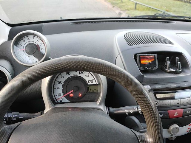 Peugeot - 2011 - 107 - 1.0-12v xs - 53-skh-4 - afbeelding 13 van  16