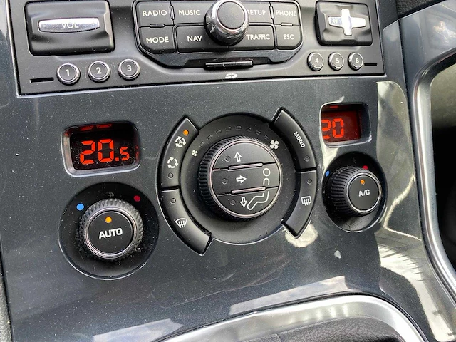 Peugeot - 2012 - 3008 - 1.6 vti style - kr-925-n - afbeelding 4 van  29