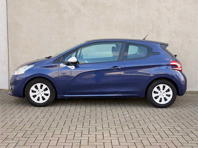 Peugeot - 2014 - 208 - 1.0 vti like - 73000 km - 4-xrr-92 - afbeelding 11 van  18