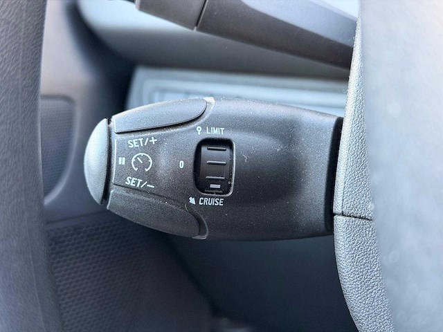 Peugeot - 2014 - 208 - 1.0 vti like - 73000 km - 4-xrr-92 - afbeelding 18 van  18