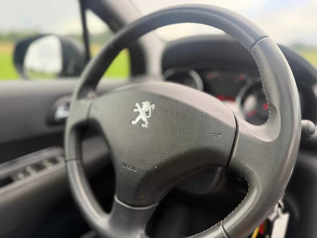 Peugeot - 2015 - 3008 - 1.6 active - gb-172-k - afbeelding 4 van  14