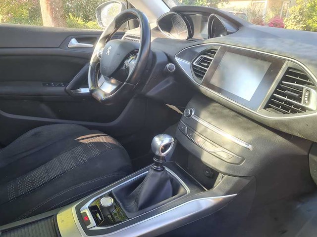 Peugeot - 2016 - 308 sw - 1.2 puret.blue l. pr - kx-931-v - afbeelding 17 van  18