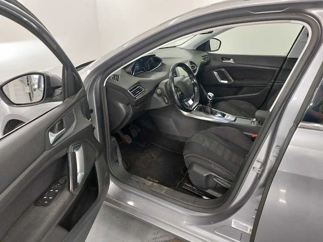 Peugeot - 2017 - 308 sw - 1.2 puretech allure - personenauto - afbeelding 19 van  20