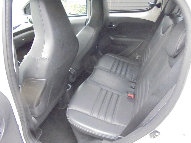 Peugeot - 2018 - 108 cabrio - 1.0 e-vti gt-line - personenauto - afbeelding 18 van  22